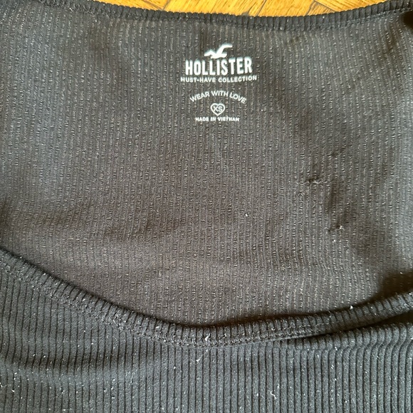FWP Hollister cropped tee - Picture 3 of 3